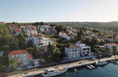 Milna (Brac) Apartment | Villa Birke with pool and sea view floor two
