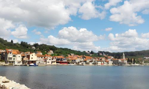 Prvic Luka Apartment | Sea View Apartment in Prvić Luka, 46m², Terrace