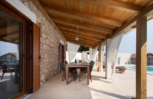 Bribir House | Casa di Nika Stone Villa with Pool & Jacuzzi