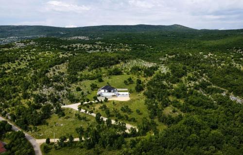 Hrvace House | Lovely Home In Hrvace With Outdoor Swimming Pool