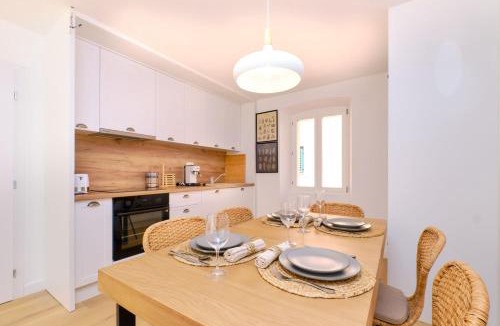 Cove Murtar House | Island Villa Alba with Terrace & Grill - Happy Rentals