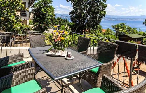 Ika Apartment | Stunning Apartment In Ika With House Sea View