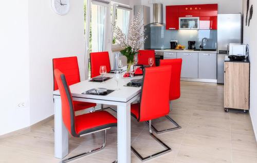 Ika Apartment | Beautiful Apartment In Ika With Outdoor Swimming Pool
