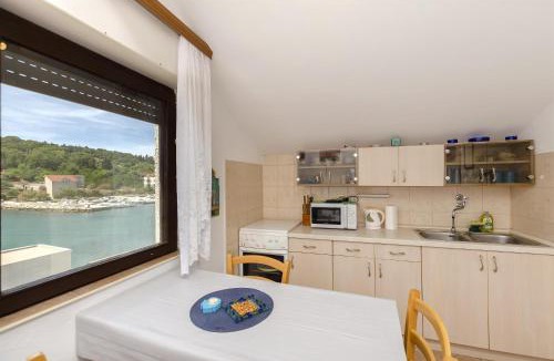 Prvic Luka Apartment | Apartment Mirni by the sea