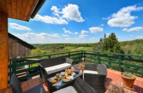 Velika Pisanica House | Hunting Lodge Hills Retreat - Happy Rentals