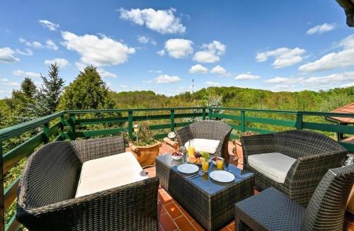 Velika Pisanica House | Hunting Lodge Hills Retreat - Happy Rentals