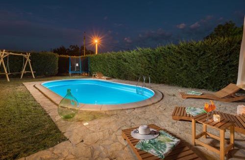 Diklici Villa | Villa Nonni in Central Istria for 4 persons with 32 m2 private pool, jacuzzi, free bikes & kids playground