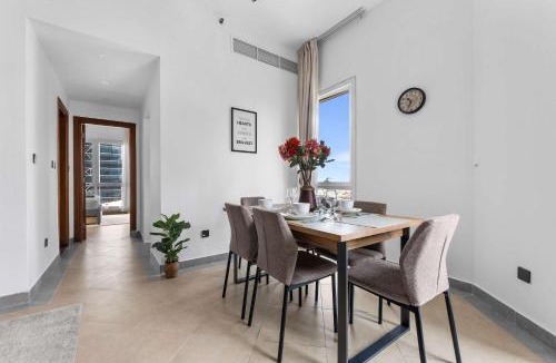 Barsha Heights Apartment | StayShort - Stylish Barsha Heights Retreat with Swimming Pool for 2