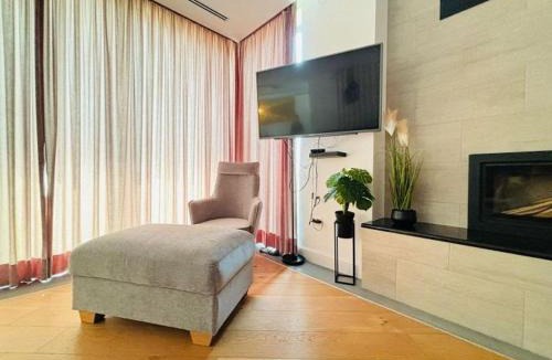 Jakisnica Villa | Charming Holiday Home with private heated pool