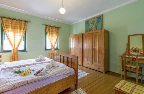 Velika House | Traditional Child Friendly Homestead Larva - Happy Rentals