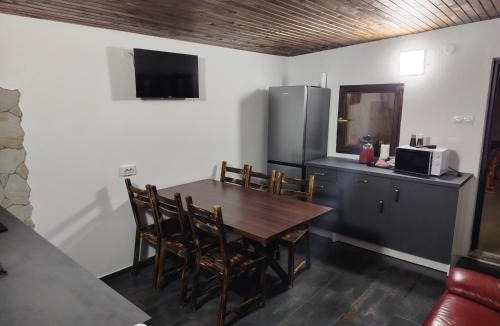 Bosana Apartment | Mila's Pet Friendly Holiday House Heated Huge Terrace BBQ