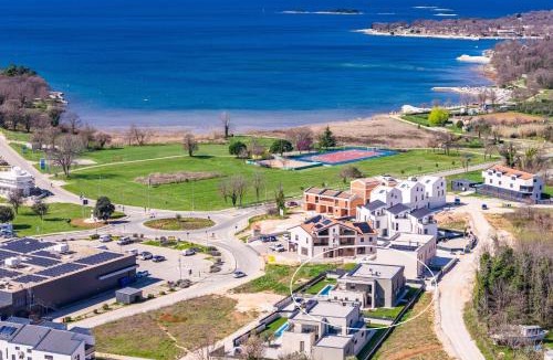 Funtana Villa | Designer Beach Villa Limes - Pool, Spa & Games