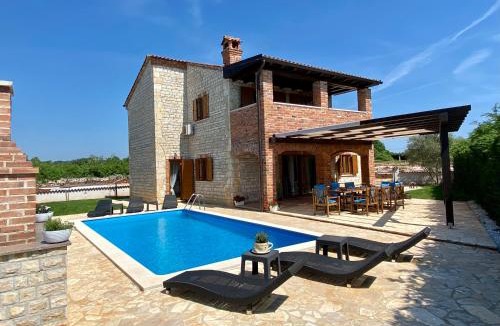 Butkovici Villa | Villa Mani with private heated pool, free parking & pet friendly
