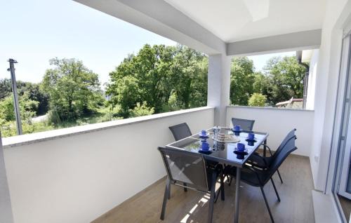 Cepljani Apartment | Modern holiday home with shared pool