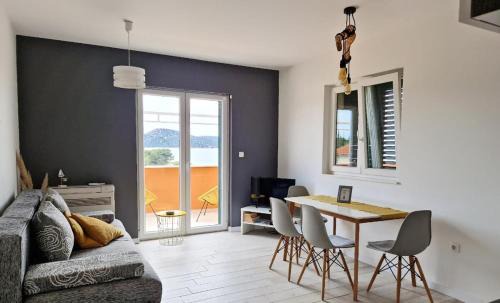 Prvic Luka Apartment | Apartments Delfin