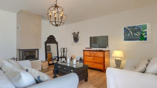Tinjan Villa | Beautiful Villa Village with tennis court in Tinj