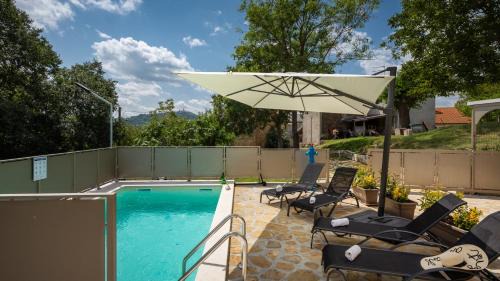 Livade Villa | Rustic villa Casa Mavretici with pool in Motovun
