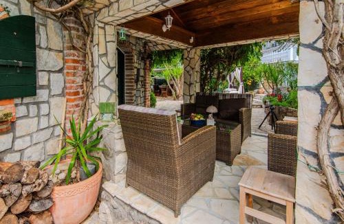 Maslenica Villa | Rustical Vila VERDE with traditional Tavern & Pool
