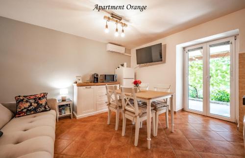 Koper Apartment | Istrska kamnita hiša z velikim vrtom - Istrian Stone House with Big Garden