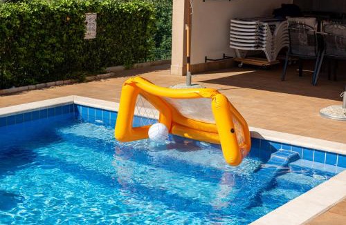 Radini Villa | Villa Moraiolo- family vacation with pool, jacuzzi and sauna