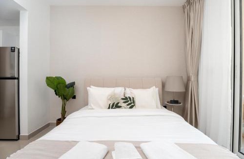 Dubai Production City Apartment | Gala Guests - Serene Lakeside Residences Production City