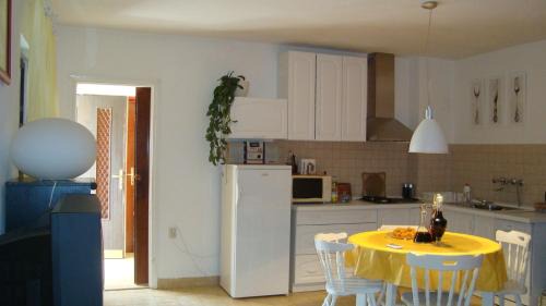 Prvic Luka Apartment | Apartments by the sea Prvic Luka, Prvic - 21276