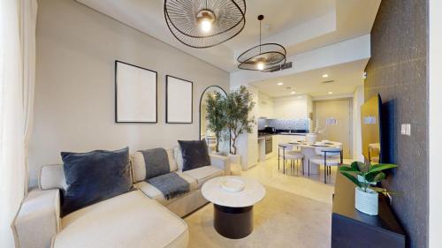 Sheikh Zayed Road Apartment | Vacationer Holiday Homes I Luxury 2 Bed Apartment I Business Bay close to Dubai Canal