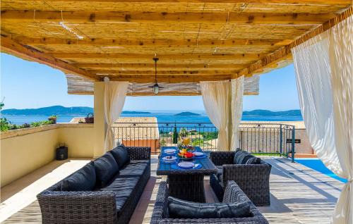 Brsecine House | Three-Bedroom Holiday Home In Brsecine