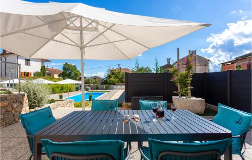 Brzac House | Beach Front Home In Brzac