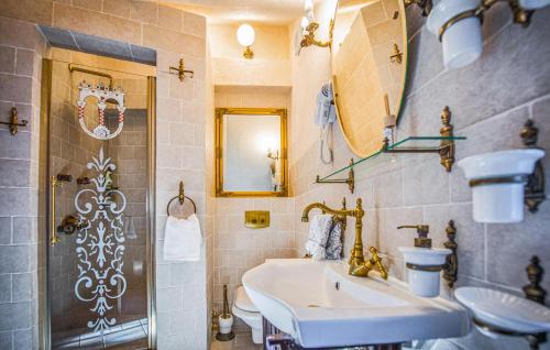 Zmijavci House | Amazing Home In Zmijavci With Sauna
