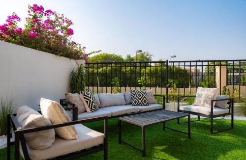 Arabian Ranches Villa | Luxury Villa in Ranches 1, on Pool and Park