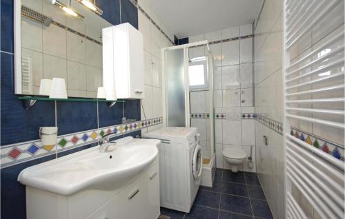 Istok House | Beautiful Home In Makarska With Kitchen
