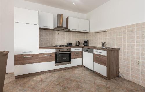 Cista Velika House | Amazing Home In Cista Velika