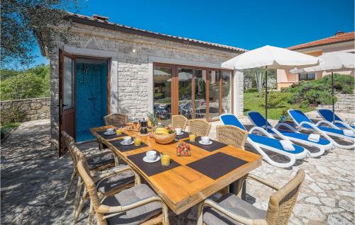 Kastel House | Luxurious Home In Buje