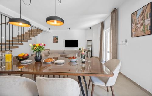 Sibenik House | Amazing Home In Dubrava Kod Sibenika With Sauna
