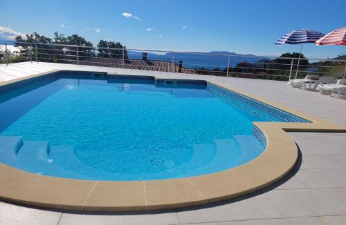 Ika House | House Pool