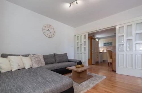 Lovrec House | Holiday Home Manda - private pool in mountain near sea