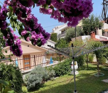 Okrug Gornji Apartment | Villa Petra