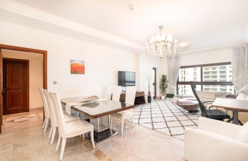 Palm Jumeirah Apartment | Daniels Sea View 2BR in Fairmont The Palm