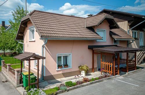 Nova Vas House | Mržek House with Sauna near Bloke Lake - Happy Rentals