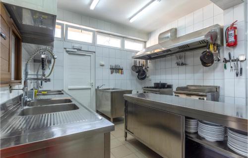 Mravince House | Beautiful Home In Mravince With Sauna