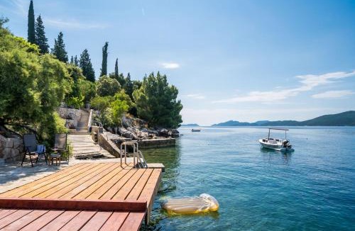 Slano Apartment | Apartments Ratac Lobrović with private beach and beautiful sunset