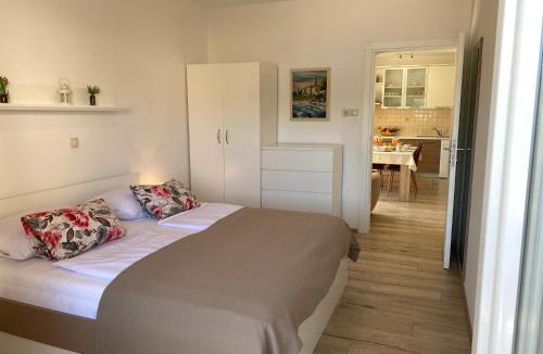 Supetarska Draga Apartment | Apartments Poljak