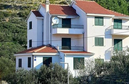 Tucepi Apartment | Vila Maslina Apartments mit Pool und Garten nahe am Strand