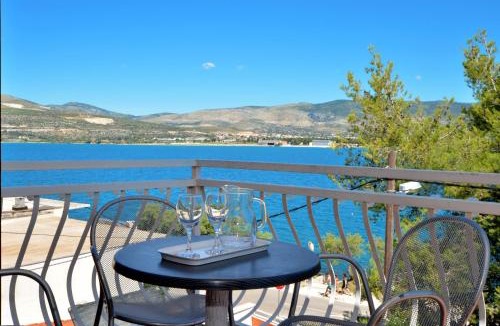 Arbanija Apartment | Apartments Alduk with terrace and the sea view