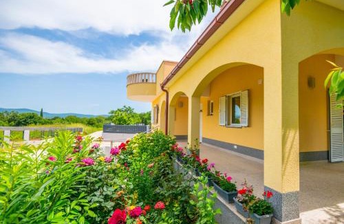 Sestanovac House | Villa Mile-with private heated pool