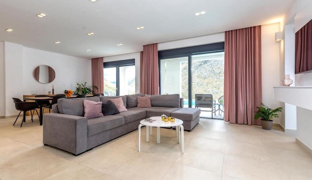 Awesome Home in Zrnovnica With Sauna, Wifi and Swimming Pool