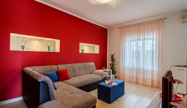 House Mia- privacy and fenced property