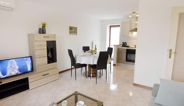 Apartment in Babići with Free Parking