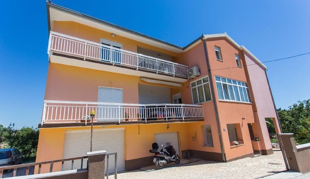Apartment Marija in Kastel Luksic with Terrace